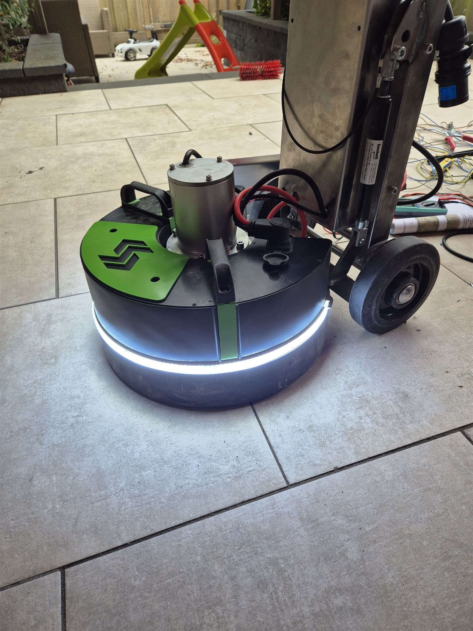 Kiwi cordless machine grinding a natural stone floor