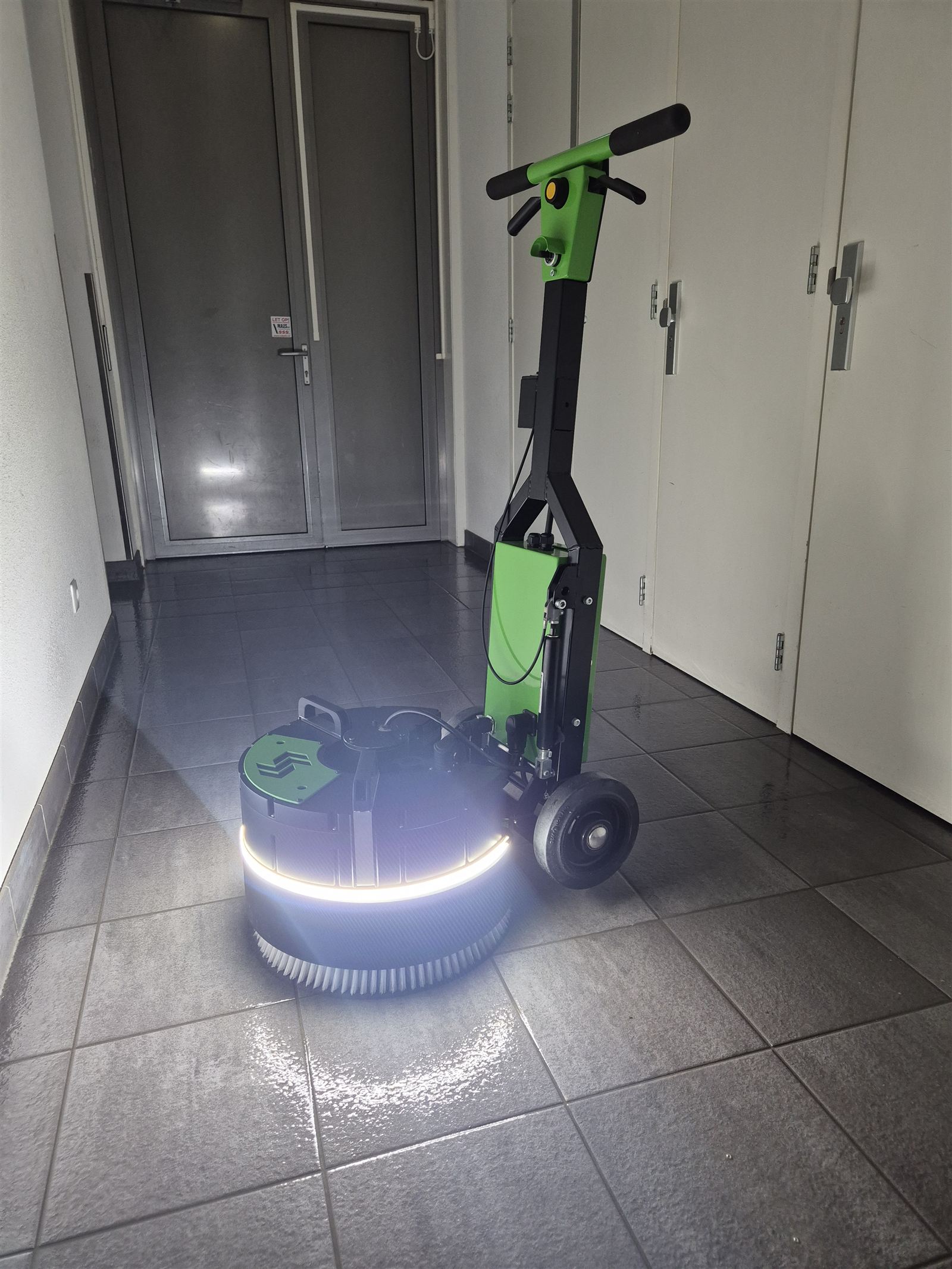 Kiwi cordless machine on a tiled floor