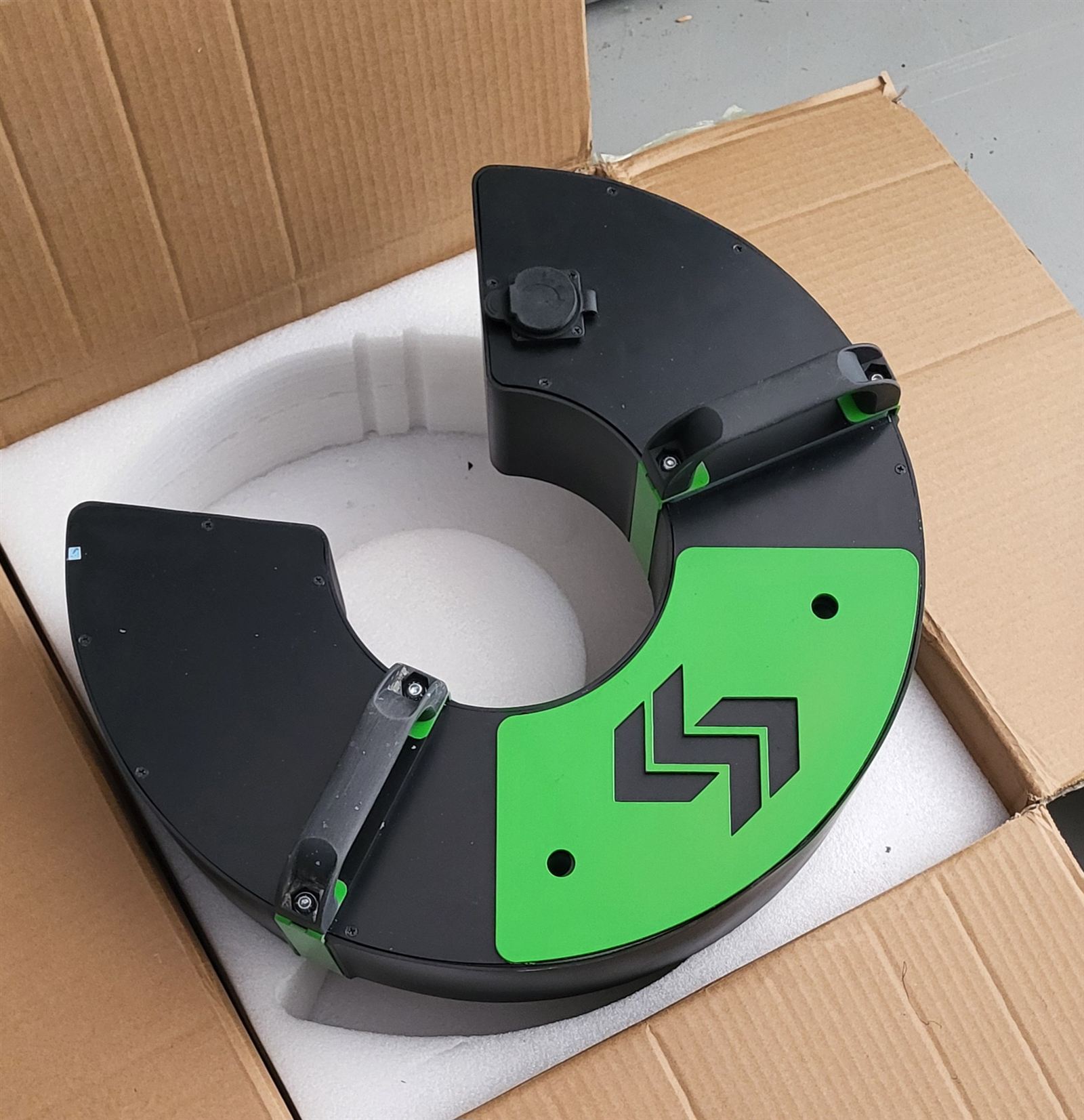 Kiwi horseshoe LFP battery pack, opened, showing the ring shape around the motor bore